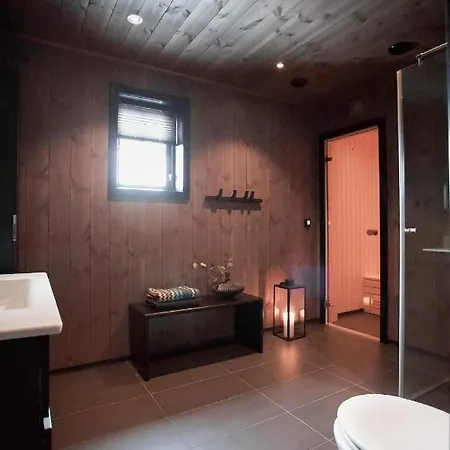 Luxurious 5-bedroom Mountain With Sauna, Panoramic Views, And Two Full Bathrooms Chaleter *