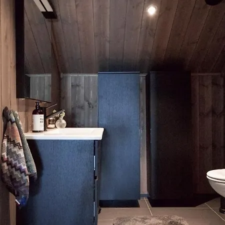 Luxurious 5-bedroom Mountain With Sauna, Panoramic Views, And Two Full Bathrooms *