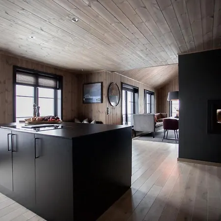 Luxurious 5-bedroom Mountain With Sauna, Panoramic Views, And Two Full Bathrooms *