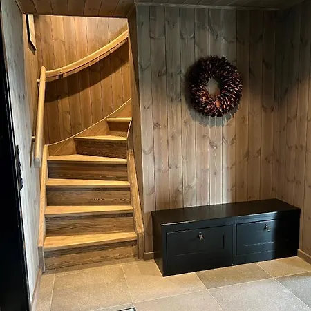 Luxurious 5-bedroom Mountain With Sauna, Panoramic Views, And Two Full Bathrooms
