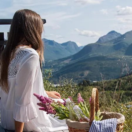 Luxurious 5-bedroom Mountain With Sauna, Panoramic Views, And Two Full Bathrooms Chalet