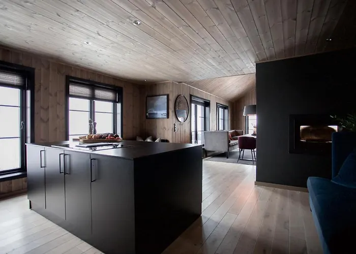 Luxurious 5-bedroom Mountain With Sauna, Panoramic Views, And Two Full Bathrooms *