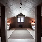 Luxurious 5-bedroom Mountain With Sauna, Panoramic Views, And Two Full Bathrooms *
