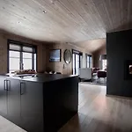 Luxurious 5-bedroom Mountain With Sauna, Panoramic Views, And Two Full Bathrooms *