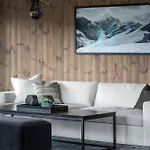 Luxurious 5-bedroom Mountain With Sauna, Panoramic Views, And Two Full Bathrooms Domek alpejski Stranda (More og Romsdal)