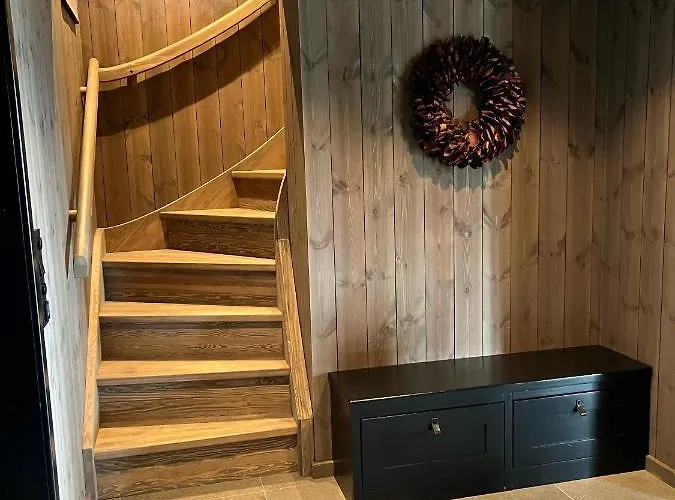Luxurious 5-bedroom Mountain With Sauna, Panoramic Views, And Two Full Bathrooms