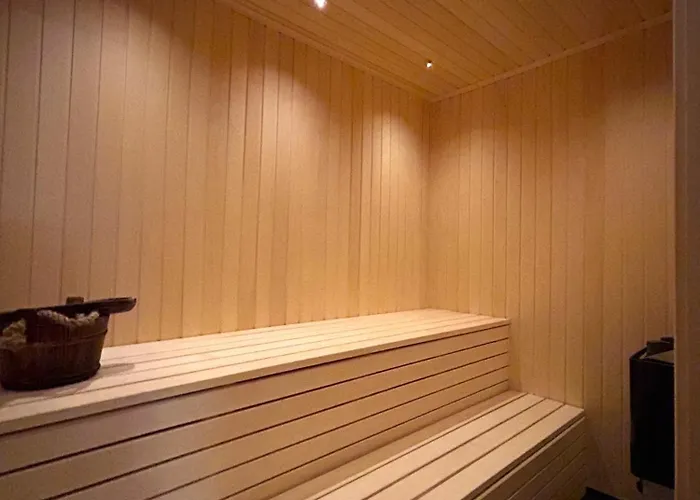 Luxurious 5-bedroom Mountain With Sauna, Panoramic Views, And Two Full Bathrooms Chalet